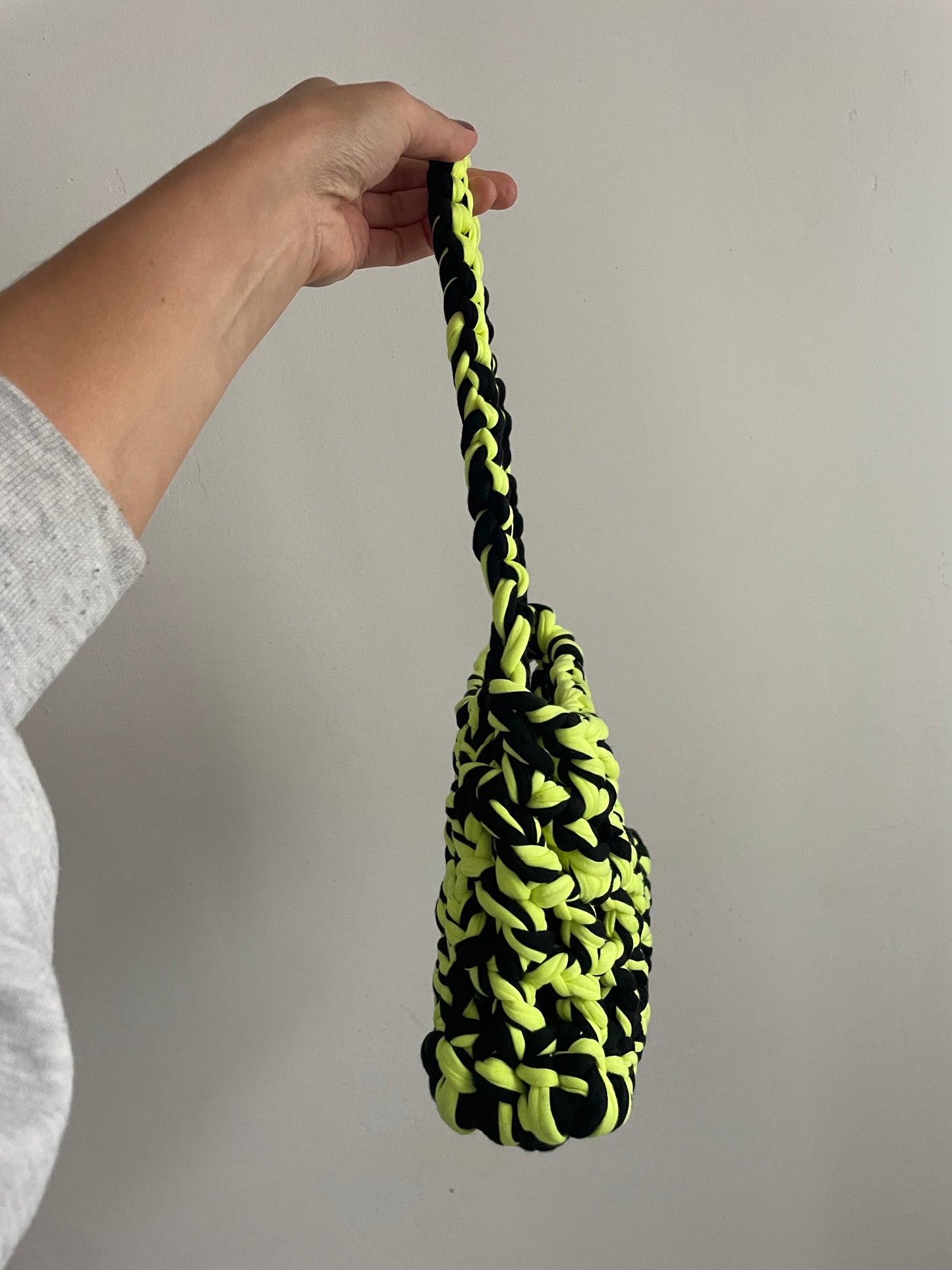 Mini TOM Black and Neon Crochet Bag | Gehäkelte Tasche