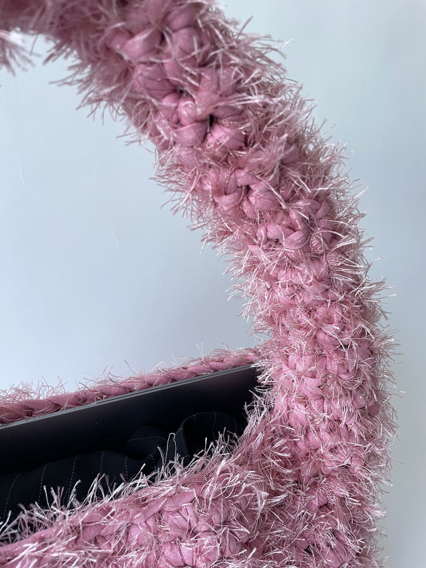 Large LIINA Dusty Pink Fluffy Crochet Bag | Gehäkelte Tasche